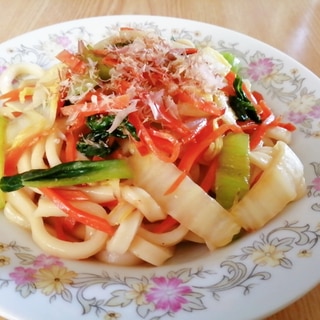 白菜とチンゲン菜と人参の焼きうどん